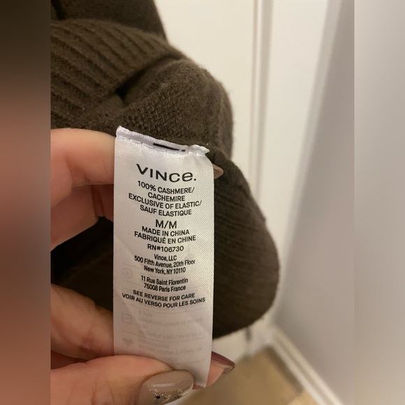 Vince 100% cashmere chocolate brown sweater SZ M $325 - Picture 3 of 4